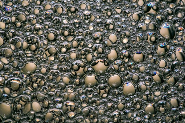 Welche Fortbildungsmaßnahmen steigern die Kompetenz von Pflegepersonal im Umgang mit neuer Technologie?