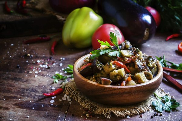 Wie verwendet man plyometrische Übungen zur Steigerung der Sprungkraft im Basketball?